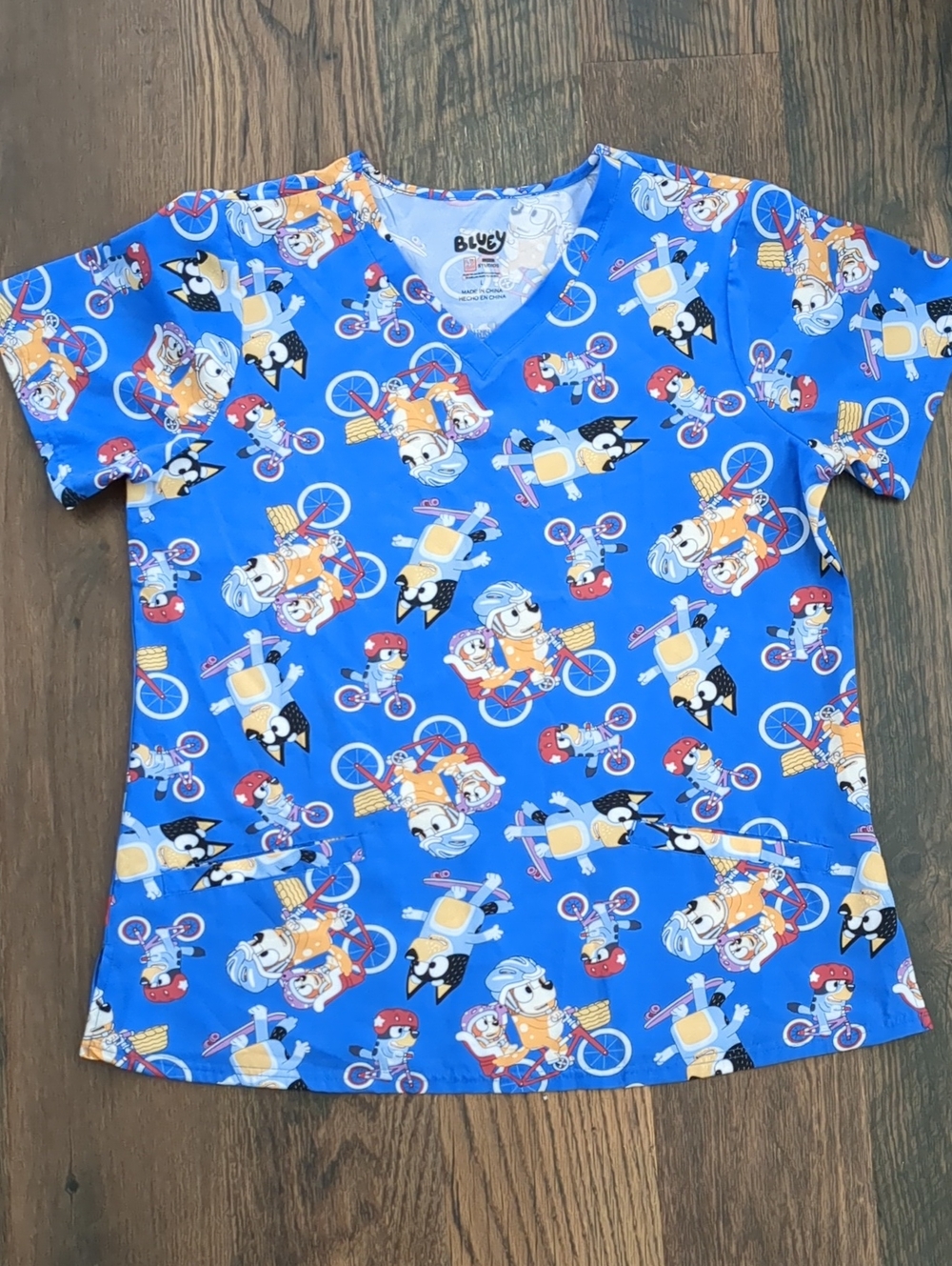 Bluey Womens Scrub Blouse Top, Size Medium